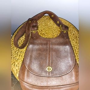 Coach 9235 Vintage Bonnie Crescent Putty Bag Purse, circa 1970